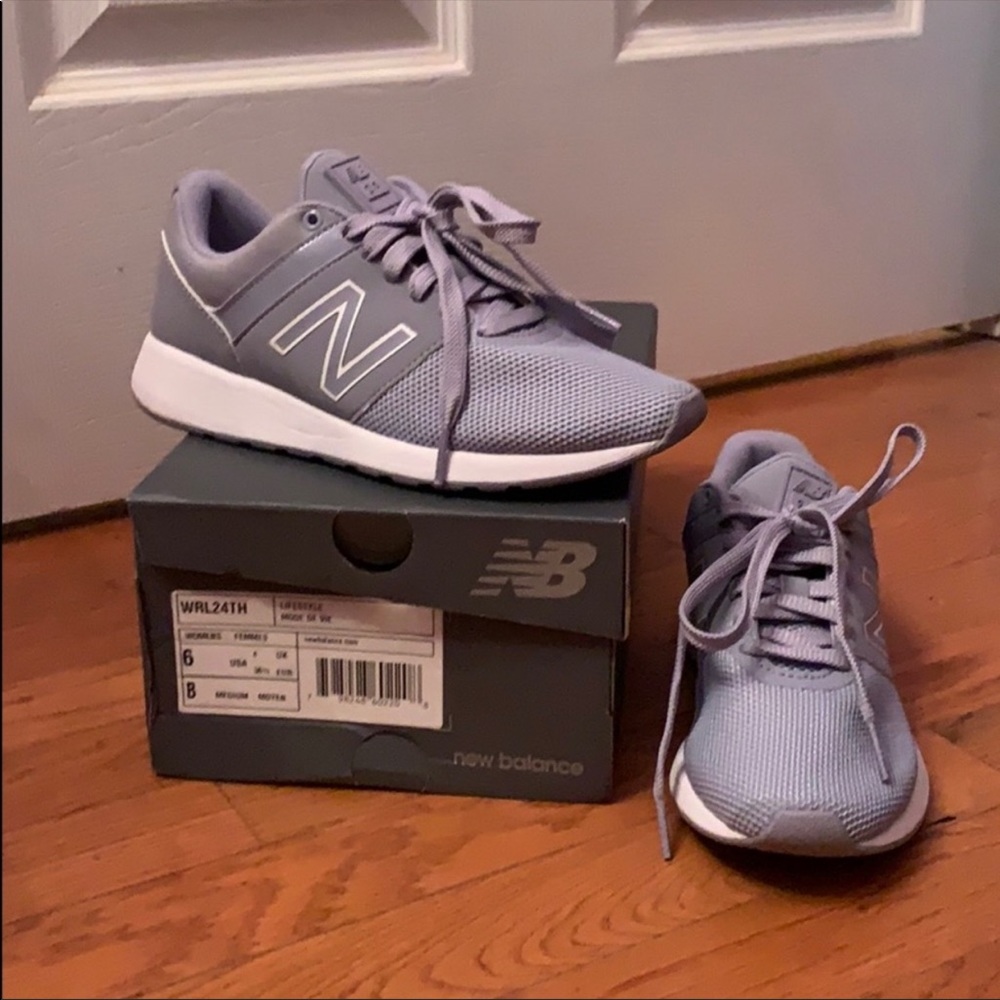 New Balance tennis shoes
